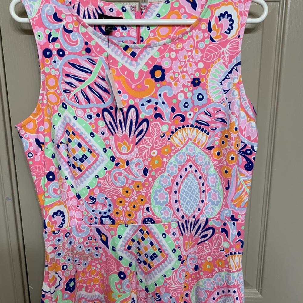 Fun cotton pink dress, sleeveless, with pockets. Size M.
